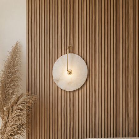 Applique Murale Marbre Ronde LED Or — mise en situation salon lumière du jour