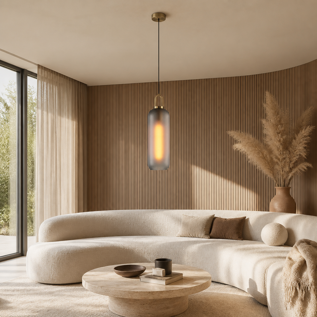Suspension Globe Verre Nordique 15cm Gris Fumé — mise en situation salon lumière du jour